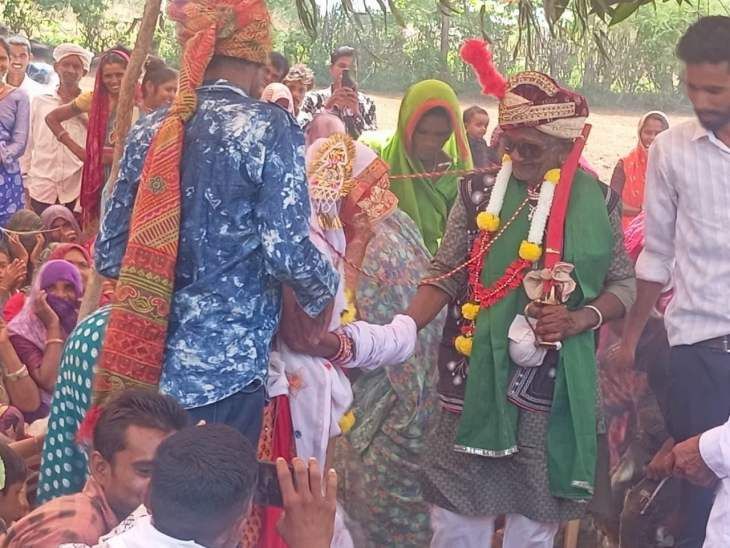 70 సంవత్సరాల ప్రేమ.. ఎట్టకేలకు 90 ఏళ్ల వధువు మెడలో తాళి కట్టిన 95 ఏళ్ల వృద్ధుడు